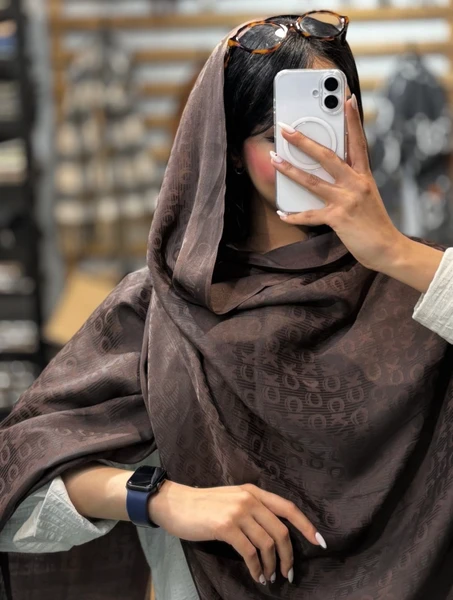 شال ژاکارد در رنگبندی مارک ck